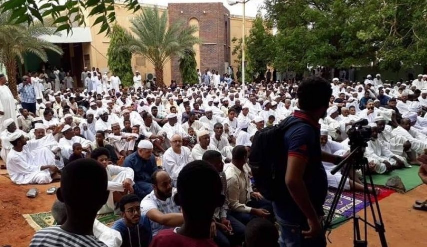 السودان يحظر صلاة عيد الفطر في المساجد