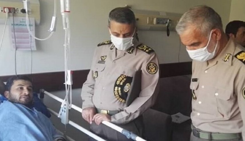  القائد العام للجيش الايراني يتفقد جرحى حادث سفينة 