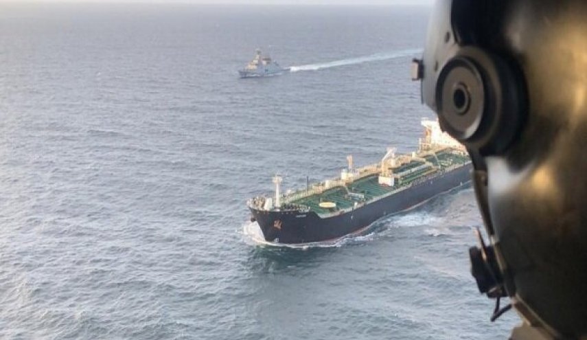 عکس | خوش آمدگویی سفیر ایران به کاپیتان نفتکش Fortune
