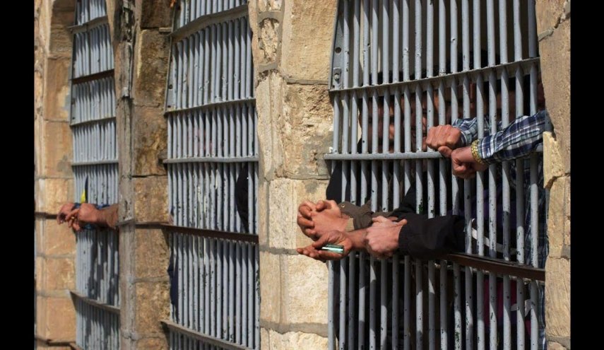 أذربيجان تسلم طهران 19 سجينا إيرانيا من مهربي المخدرات