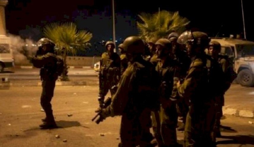 الاحتلال يعتقل شقيقين من سلوان ويستدعي آخرين في القدس