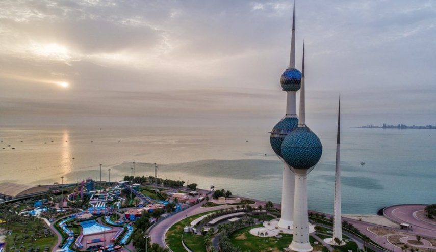 الكويت تسمح لبعض المساجد بإقامة صلاة الجماعة