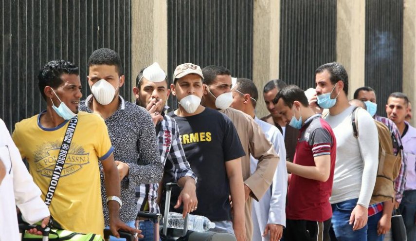 مصريون عالقون في قطر يتظاهرون أمام سفارة بلادهم