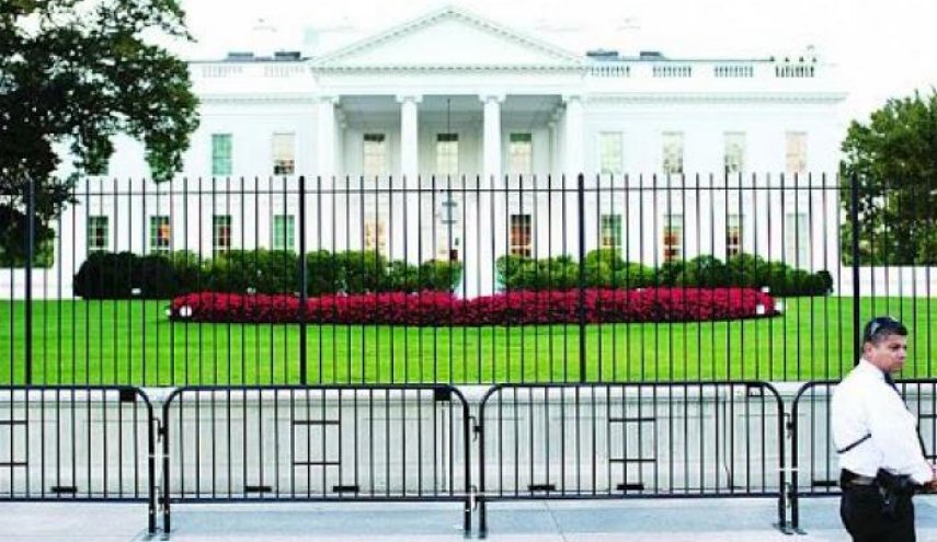 وضع سياج جديدة في محيط البيت الأبيض لمنع المتظاهرين من الاقتراب!
