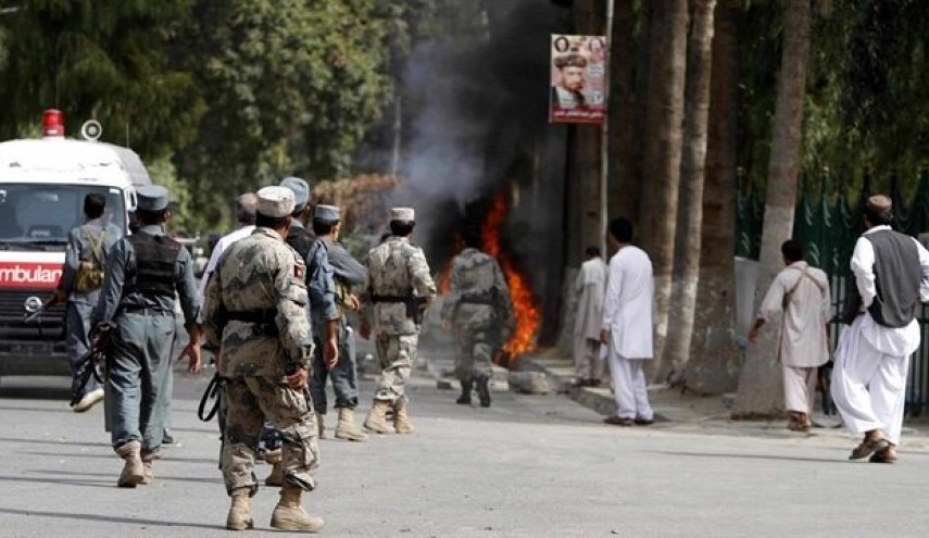 مسؤولون أفغان يتهمون طالبان بقتل 4 أشخاص والجماعة ترد