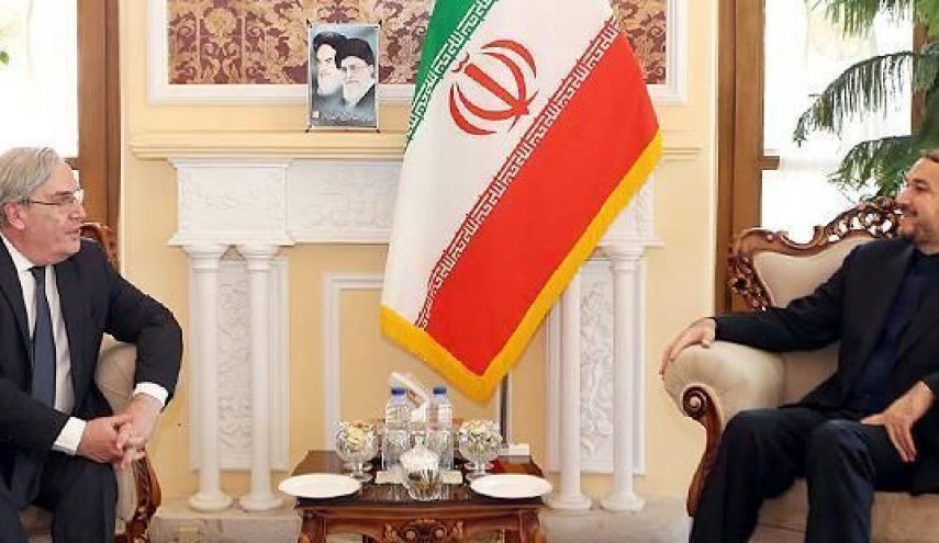 السفير الفرنسي يعلن استعداد بلاده لتوسيع العلاقات مع إيران