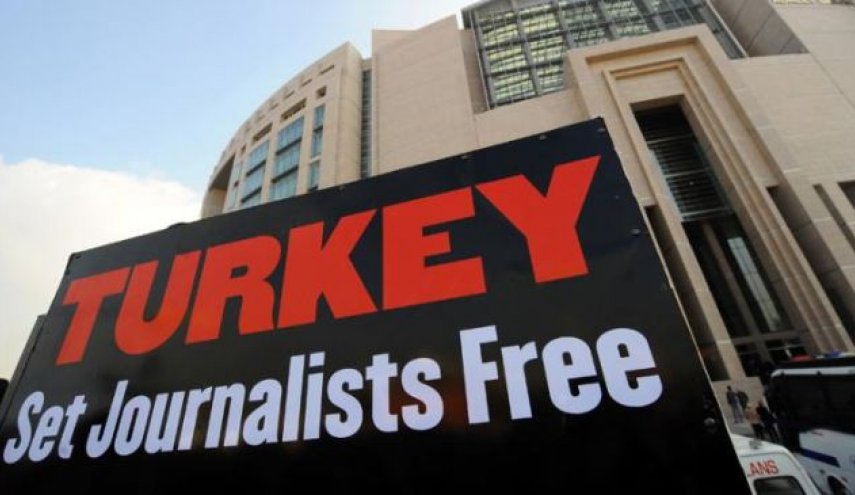  تركيا تعتقل صحفيان في قضية تجسس سياسي و عسكري