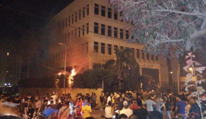 لليلة الثانية.. احتجاجات في لبنان بسبب تردي الاوضاع المعيشية