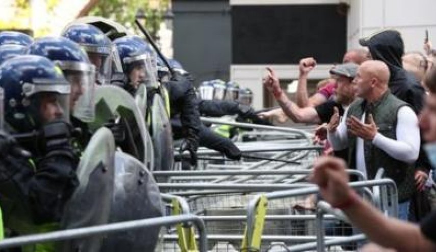 درگیری تظاهرکنندگان در پاریس و لندن با پلیس
