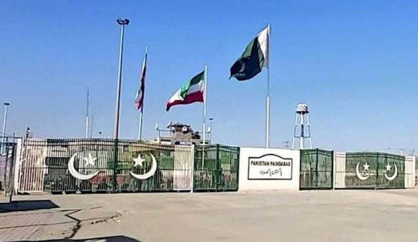 السلطات الباكستانية تعيد فتح معبر تفتان الحدودي مع ايران