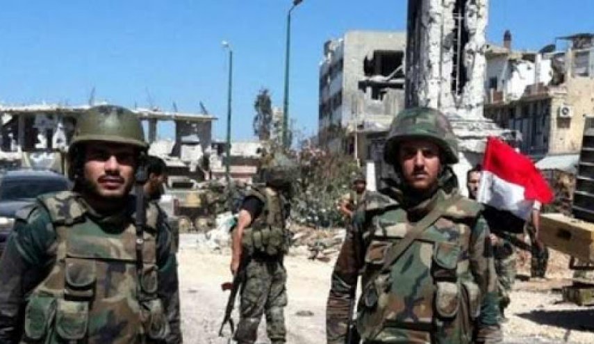 أول صور من موقع تفجير حافلة للجيش السوري في درعا