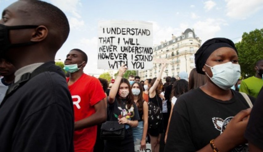 مظاهرات تجتاح شوارع باريس للتنديد بالعنصرية وعنف الشرطة