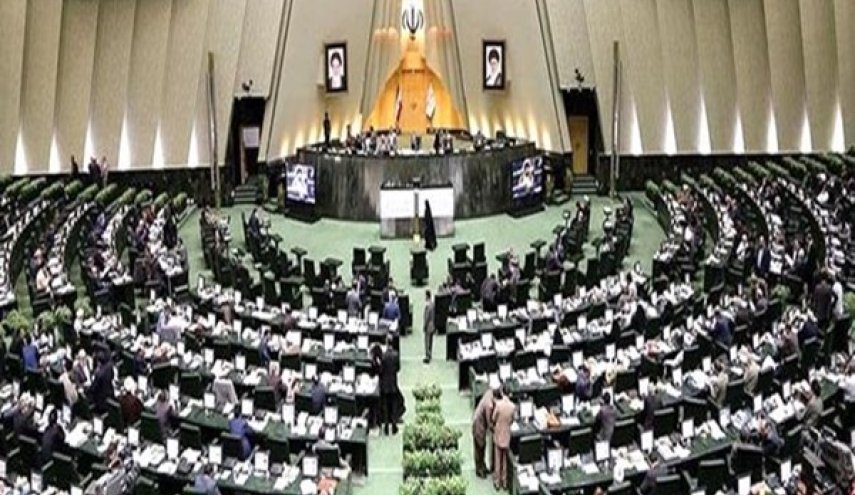 البرلمان الإيراني يستنكر قرار مجلس الحكام ضد طهران
