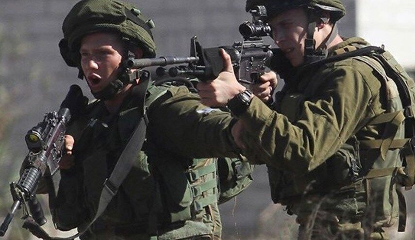 نظامیان صهیونیست یک جوان فلسطینی را هدف گرفتند