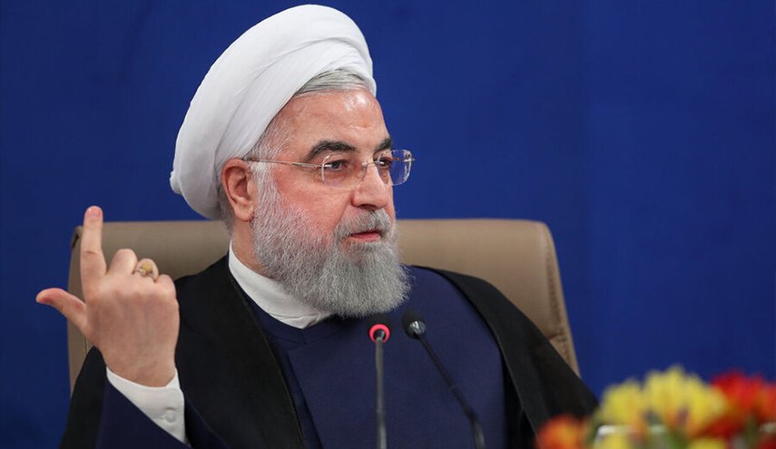 روحاني يطالب حاکم البنك المركزي بتوفير العملة الصعبة للسلع الأساسية