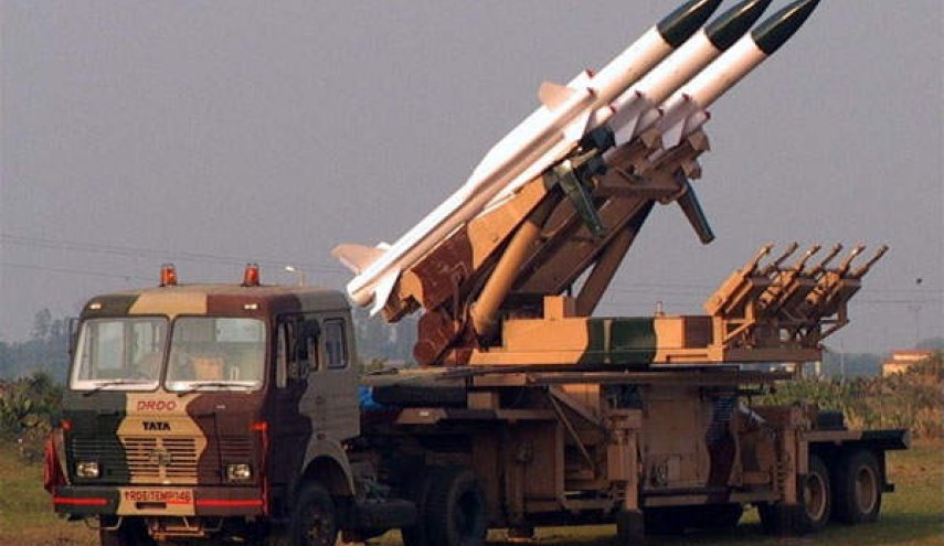 انتقال سامانه موشکی هند به مرز برای مقابله با جنگنده‌‌های چینی
