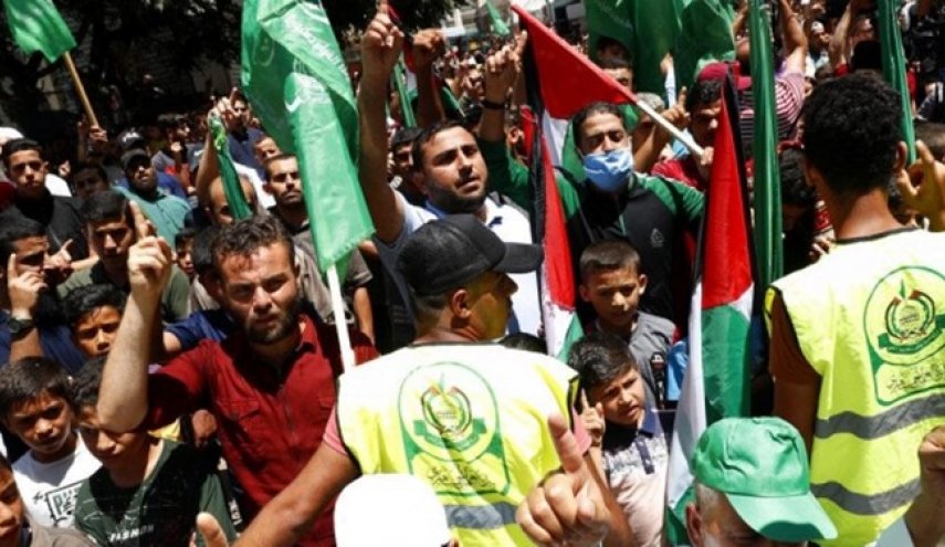 تشکیل زنجیره انسانی در غزه به نشانه مخالفت با طرح اشغال کرانه باختری
