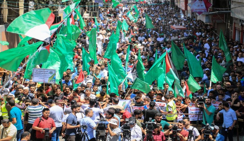 سلسلة بشرية بغزة: فلسطين لنا من بحرها إلى نهرها