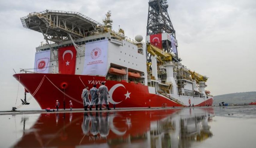 وزير الطاقة التركي: ليبيا تتمتع بالنفط وسنواصل التنقيب