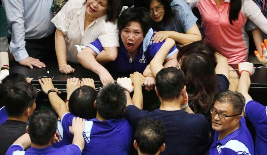 درگیری در پارلمان تایوان
