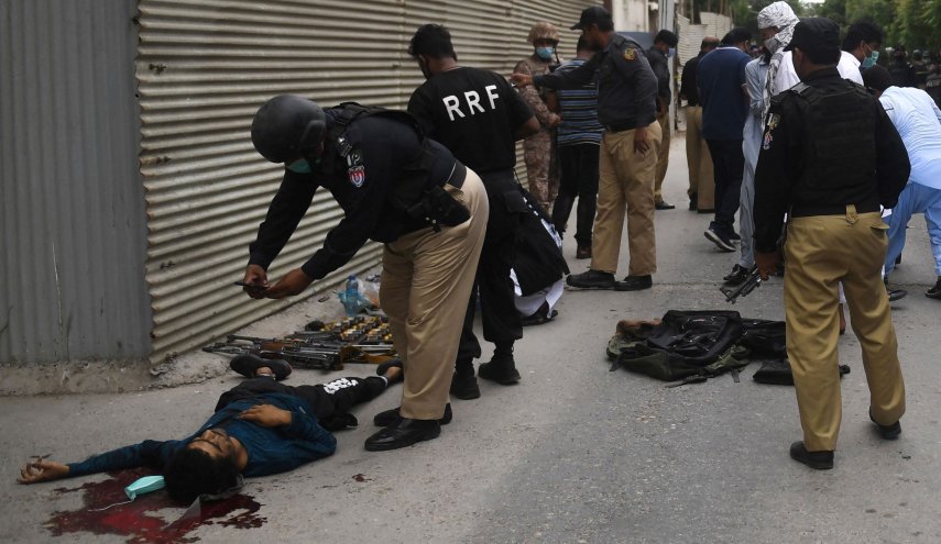 عمران خان يتهم الهند بالوقوف وراء هجوم بورصة كراتشي