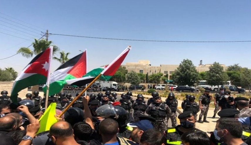 مظاهرات منددة بخطة الضم في الأردن قرب السفارة الأمريكية
