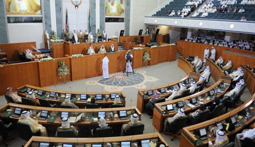 البرلمان الكويتي يفرض ضريبة على تحويلات الوافدين