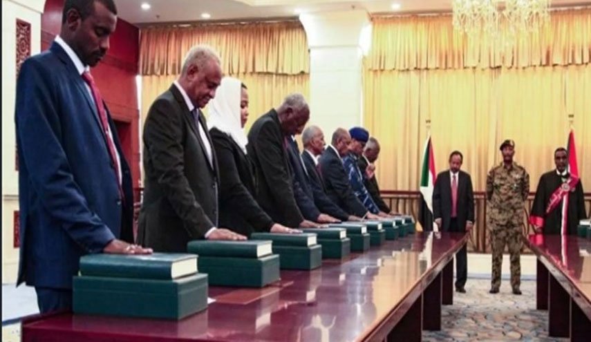 ۶ وزیر سودانی استعفا کردند/ یک وزیر برکنار شد