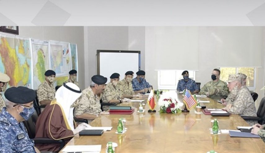 دیدار فرمانده تروریست های «سنتکام» با فرمانده کل نیروی دفاعی بحرین
