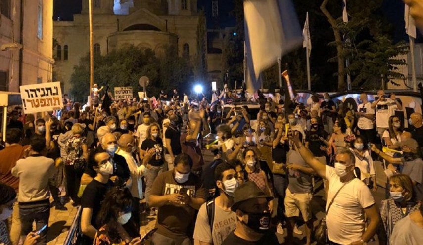 تجمع اعتراضی مقابل اقامتگاه نتانیاهو و حمله خشن پلیس به معترضان + فیلم
