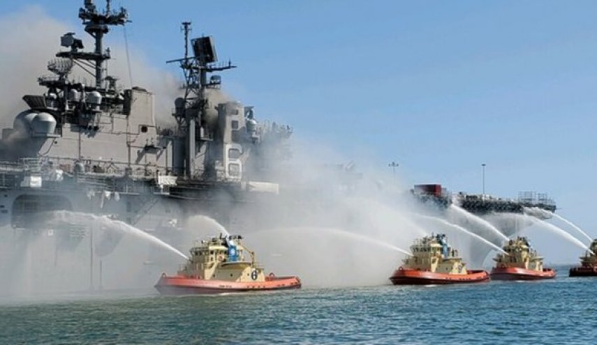 ادامه تلاش‌ها برای اطفاء حریق کشتی جنگی آمریکا 
