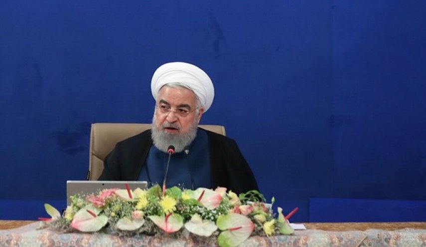 الرئيس روحاني يشيد بجهود الكوادر الطبية في مكافحة كورونا