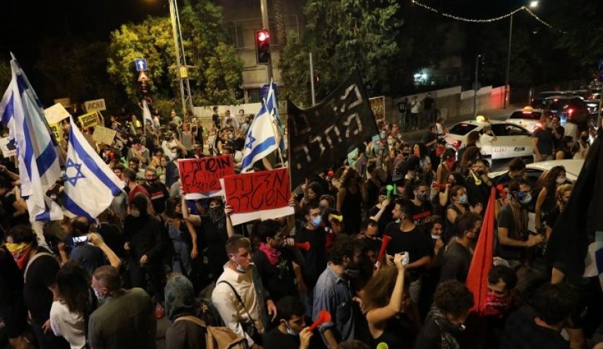 ادامه تظاهرات ضد نتانیاهو در اراضی اشغالی و حمله پلیس به معترضان