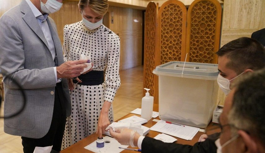 تصاویری از حضور بشاراسد و همسرش پای صندوق رای