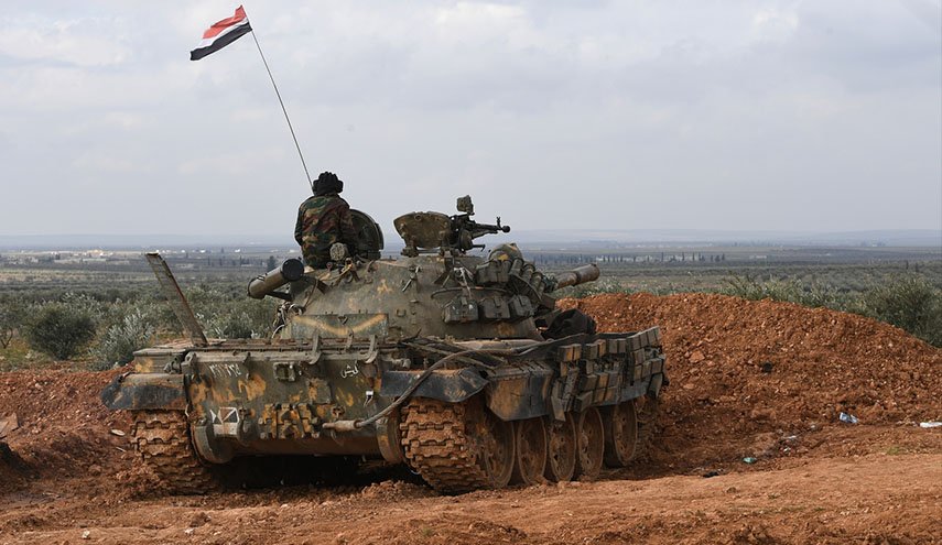 اشتباك داعش مع الجيش السوري اثناء سلسلة من الغارات 