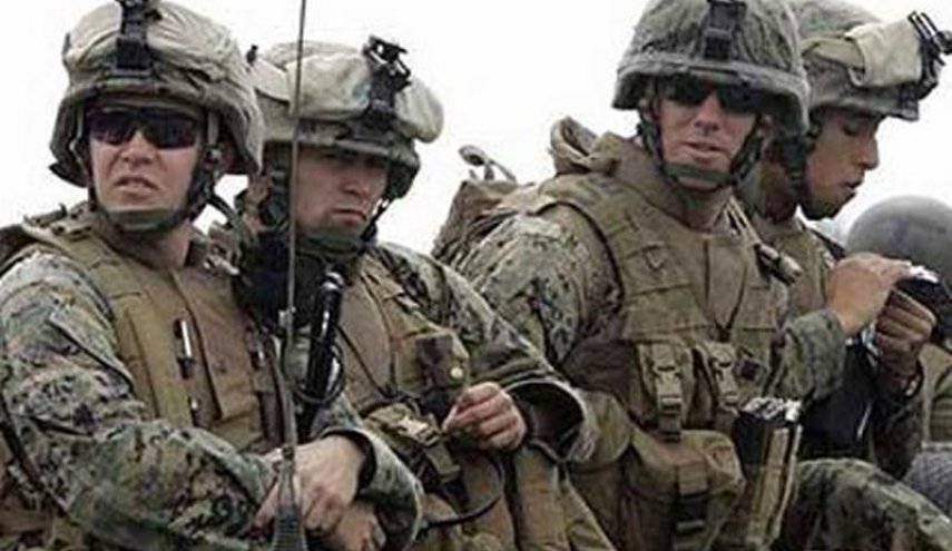 خروج اشغالگران آمریکایی از یک پایگاه نظامی در عراق
