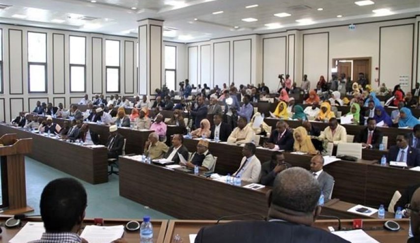 پارلمان سومالی از دولت «حسن علی خیری» سلب اعتماد کرد
