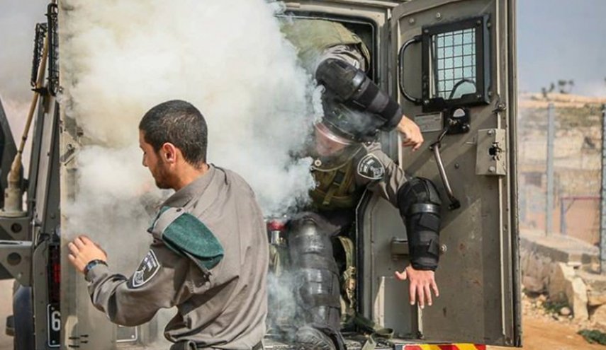 قوات الاحتلال تعتدي على عمال جنوب جنين بقنابل مسيلة للدموع