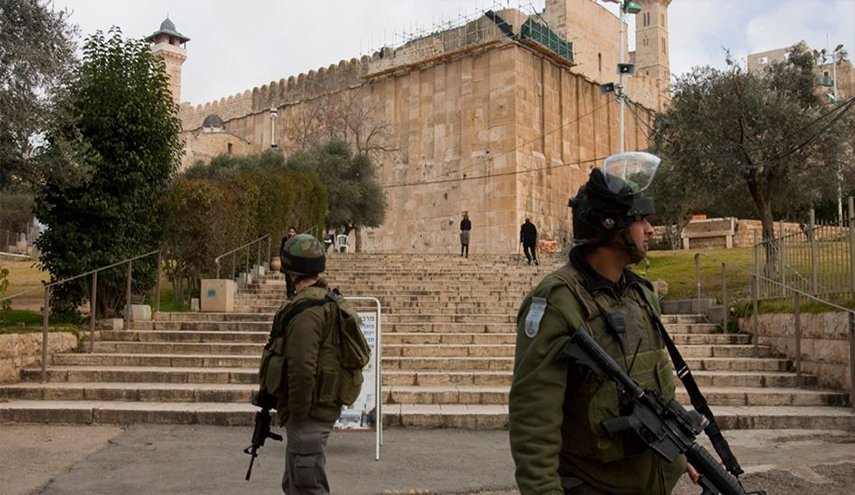 قوات الاحتلال تمنع الفلسطينيين من الصلاة في المسجد الابراهيمي