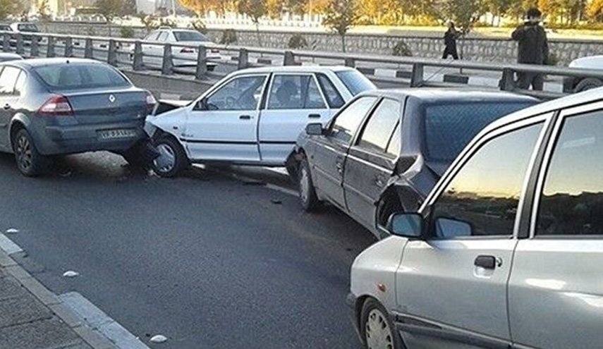 تصادف زنجیره‌ای بیش‌از ۵٠ خودرو در اتوبان کرج - قزوین + اسامی مصدومان