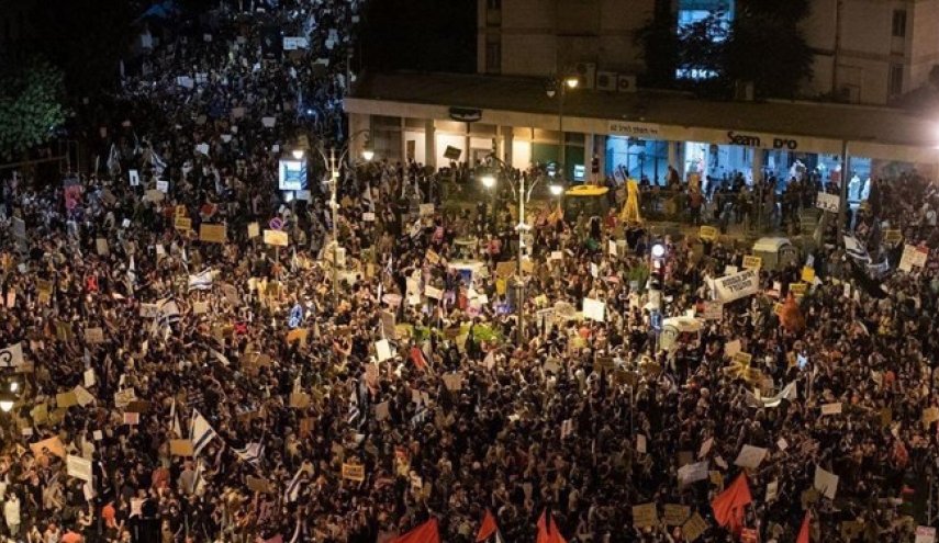 ادامه تجمع گسترده معترضان مقابل اقامتگاه نتانیاهو