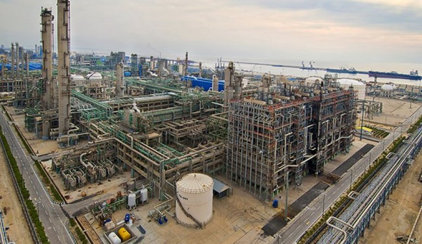 مسؤول: إيرادات قطاع البتروكيماويات الايراني تزداد 80 بالمئة