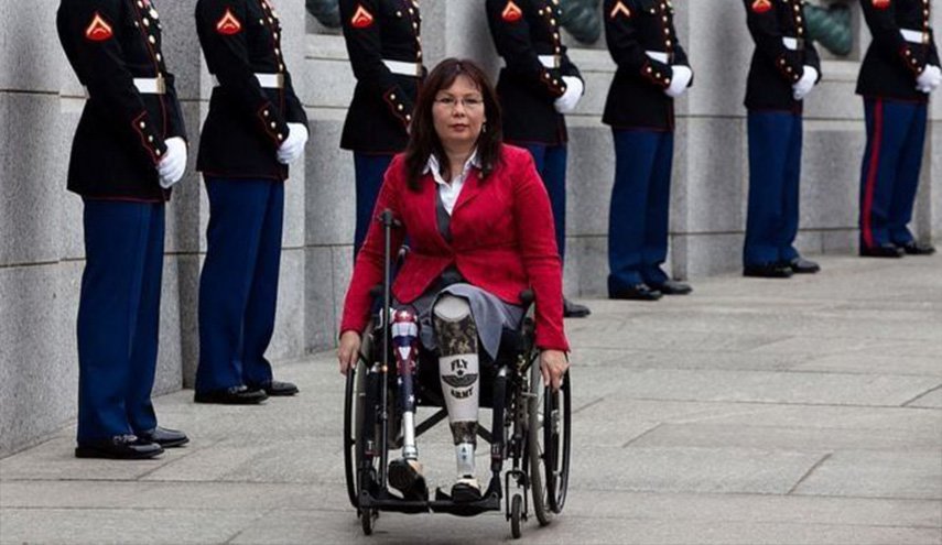 فقدت ساقيها في غزو العراق.. هل تصبح نائبة لبايدن؟