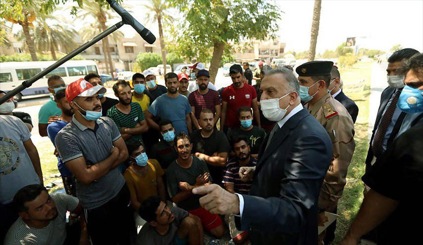الكاظمي يلتقي الخريجين من المتظاهرين ويعد بتلبية مطالبهم