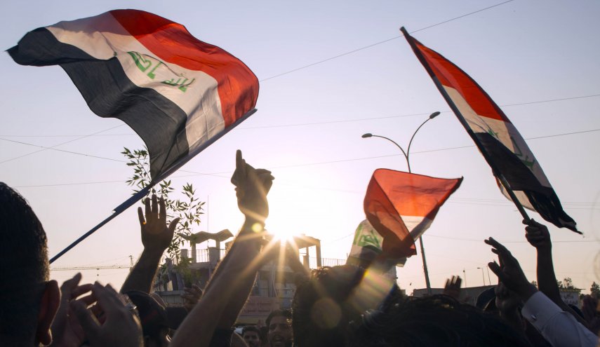 عشرات العراقيين يتظاهرون وسط البصرة للمطالبة بالقصاص 