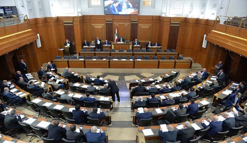 نواب لبنانيون يقدمون استقالتهم من المجلس النيابي