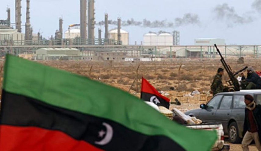 المؤسسة الليبية للنفط تحذر من كارثة أكبر من انفجار بيروت