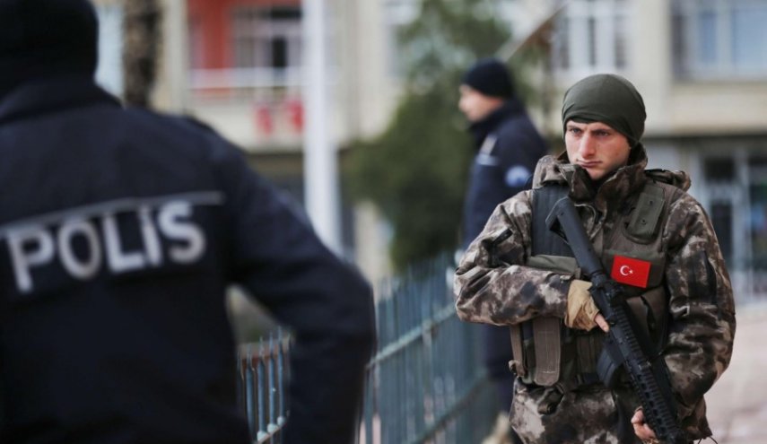 3 إرهابيين يسلمون أنفسهم للأمن التركي