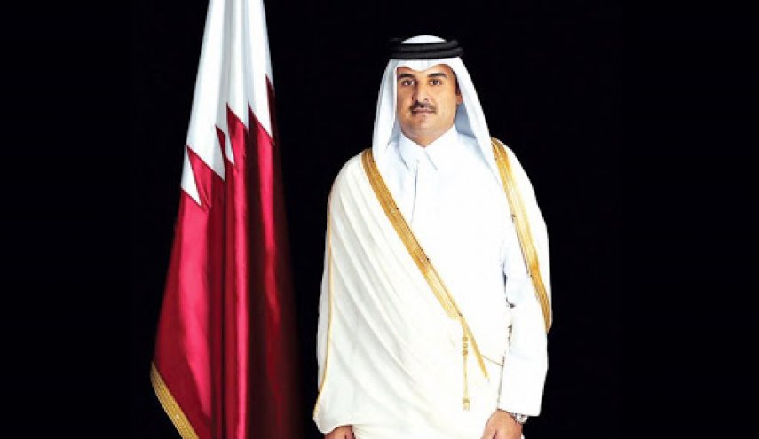 أمير قطر يرتدي الزي العسكري.. ما السبب؟
