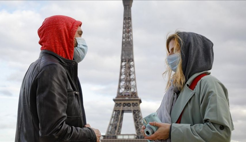 فرنسا تلزم ارتداء الكمامة في أماكن العمل من بداية سبتمبر